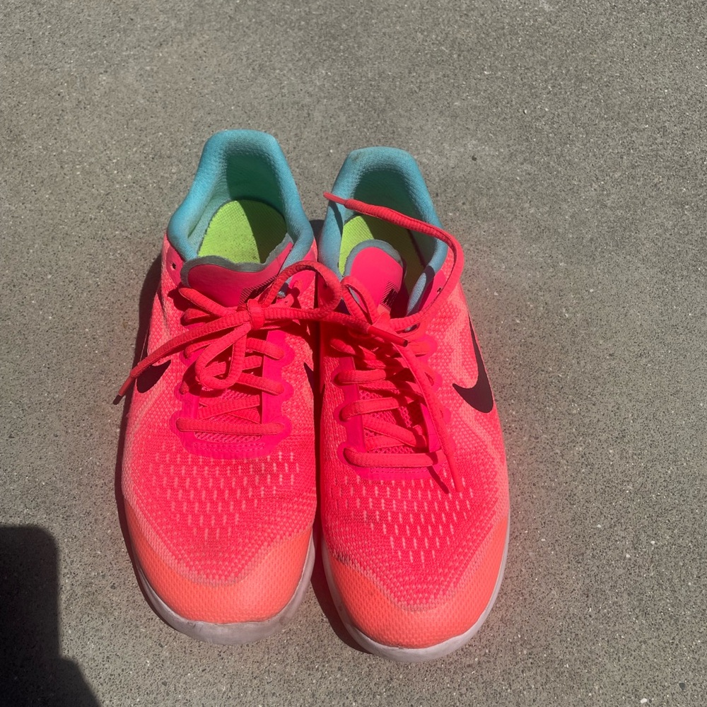 Nike hot pink tennis shoes sneakers size 7.5